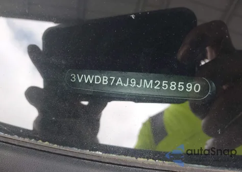 2018 Volkswagen Jetta 1.4T Se/1.4T Wolfsburg Edition z USA, uszkodzony, nr VIN 3VWDB7AJ9JM258590